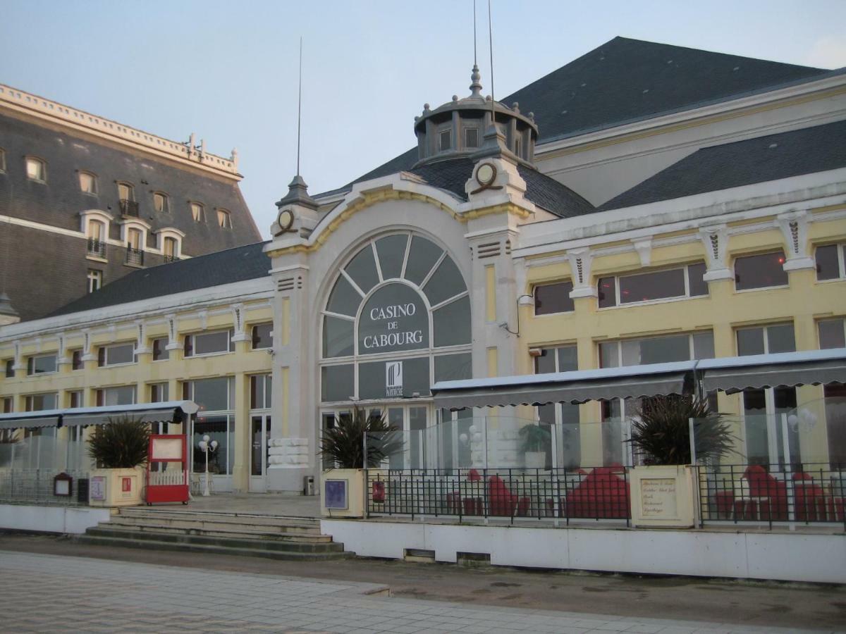 Cabourg - Hyper Centre, Plage Eksteriør bilde